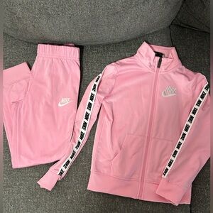 🎀GIRLS 2 PIECE NIKE TRACKSUIT🎀
